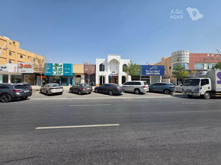 عمارة للبيع في شارع الشيخ حسن بن حسين بن علي, حي إشبيلية, مدينة الرياض, منطقة الرياض صورة 2