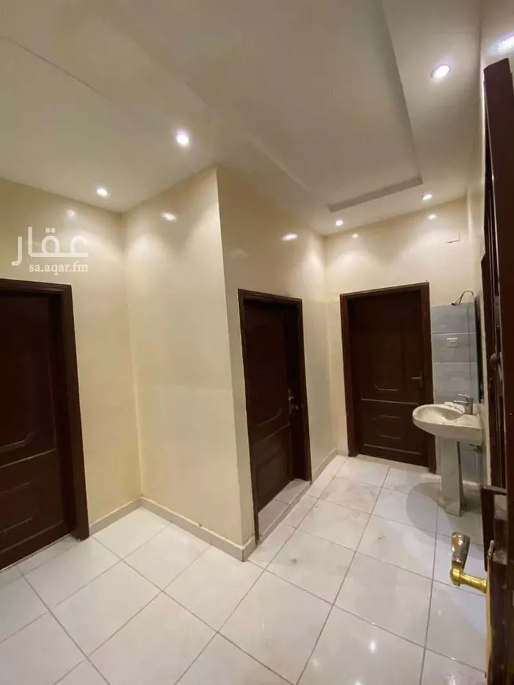 فيلا للبيع في شارع الدفاع, حي إشبيلية, مدينة الرياض, منطقة الرياض 11