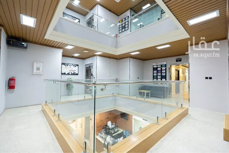 مكتب تجاري للإيجار في شارع أغادير, حي الملك عبدالعزيز, مدينة الرياض, منطقة الرياض