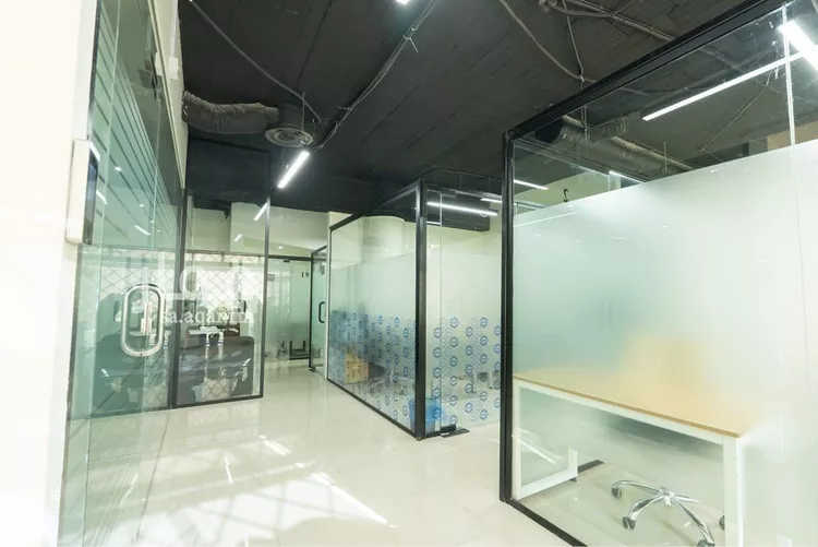 مكتب تجاري للإيجار في شارع أغادير, حي الملك عبدالعزيز, مدينة الرياض, منطقة الرياض صورة 5