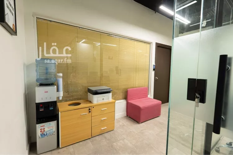 مكتب تجاري للإيجار في شارع أغادير, حي الملك عبدالعزيز, مدينة الرياض, منطقة الرياض صورة 2