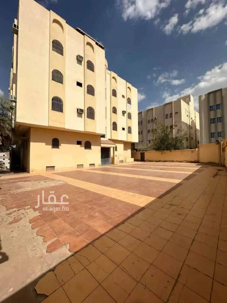 Building for Rent in Medina Bani Harithah 7