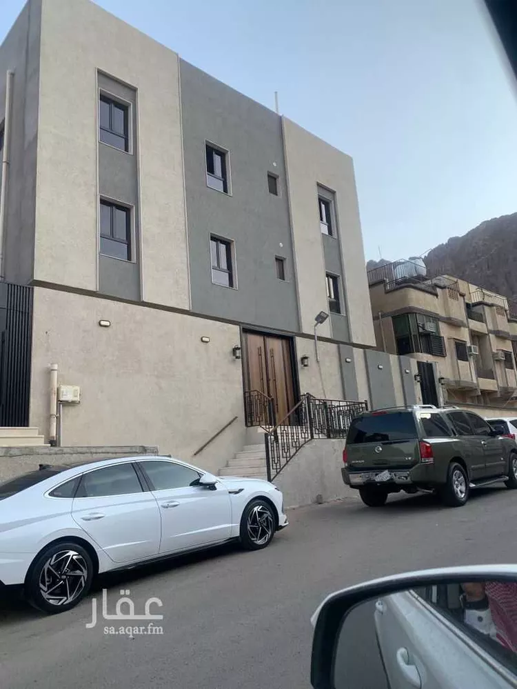 عمارة للبيع في شارع انس بن قتاده ، حي جبل احد ، المدينة المنورة ، منطقة المدينة المنورة صورة 3