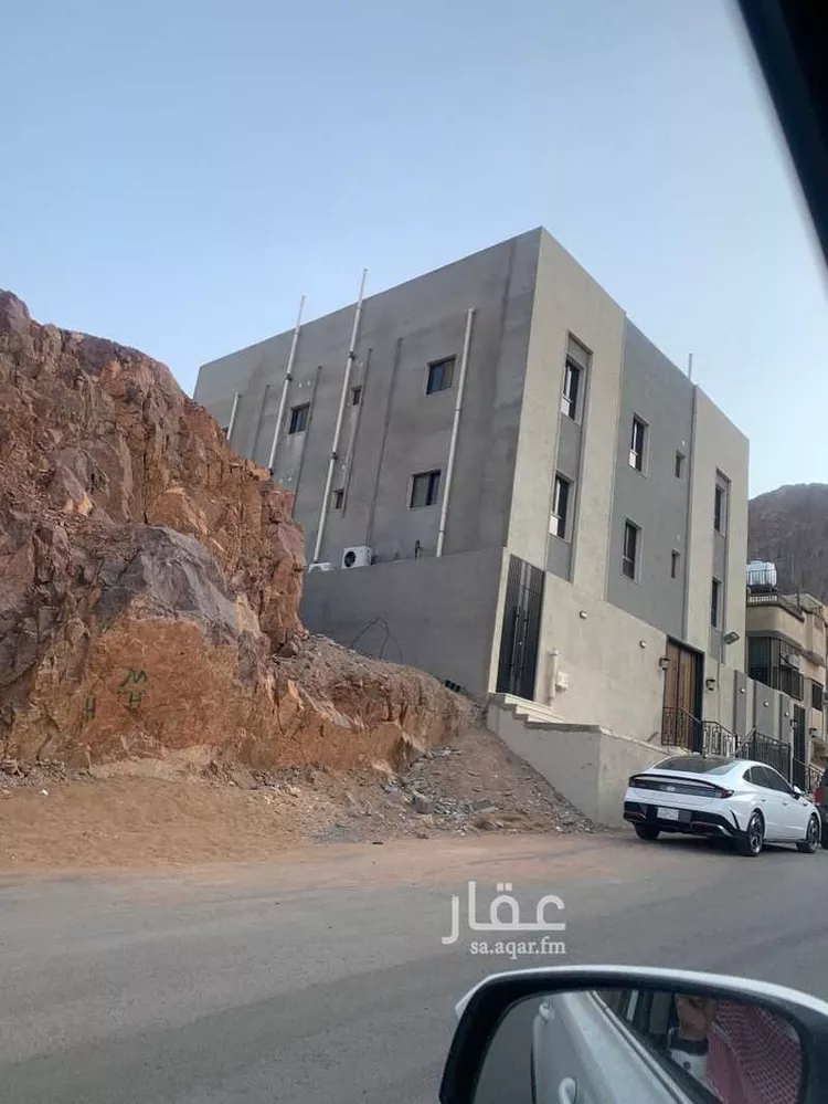عمارة للبيع في شارع انس بن قتاده, حي جبل أحد, مدينة المدينة المنورة, منطقة المدينة المنورة صورة 4