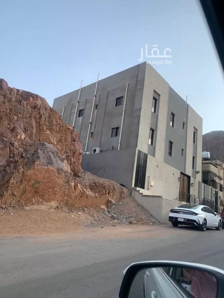 عمارة للبيع في شارع انس بن قتاده ، حي جبل احد ، المدينة المنورة ، منطقة المدينة المنورة صورة 4