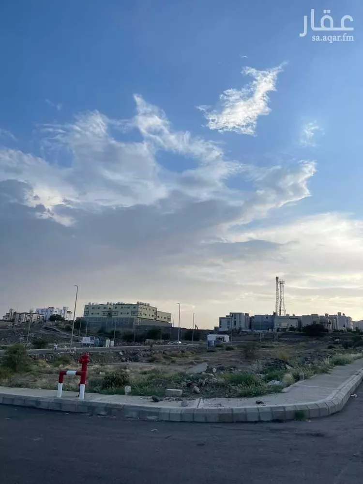 أرض للبيع في شارع احمد بن حنبل, حي الحزم, مدينة امارة منطقة مكة المكرمة - الطائف, منطقة مكة المكرمة