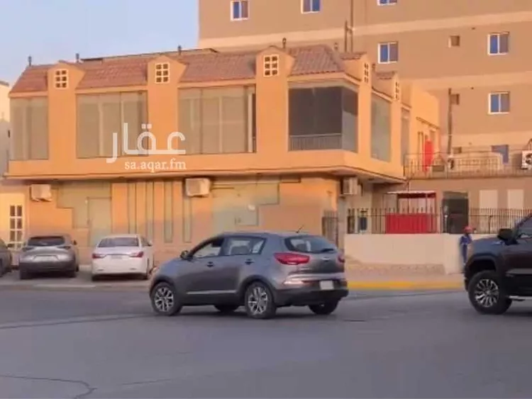عمارة للإيجار في شارع شارع ابوبكر الصديق, حي المطار, مدينة بقيق, المنطقة الشرقية صورة 2