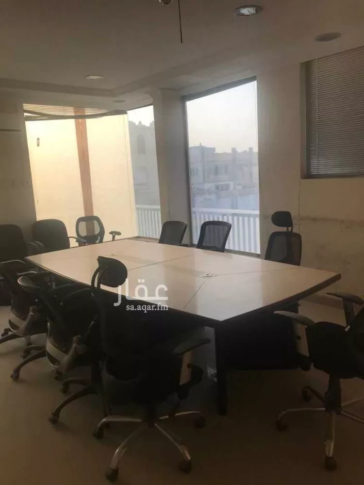 عمارة للإيجار في شارع شارع ابوبكر الصديق, حي المطار, مدينة بقيق, المنطقة الشرقية