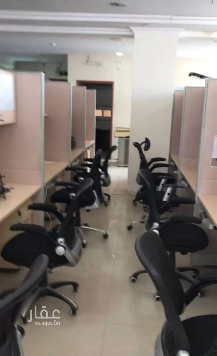 عمارة للإيجار في شارع شارع ابوبكر الصديق, حي المطار, مدينة بقيق, المنطقة الشرقية صورة 5