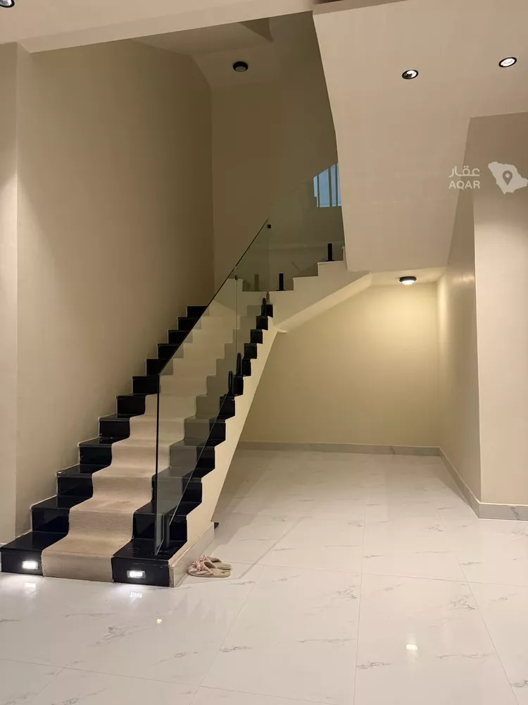 Villa for Sale in Al Muzahimiyah Al GhatGhat