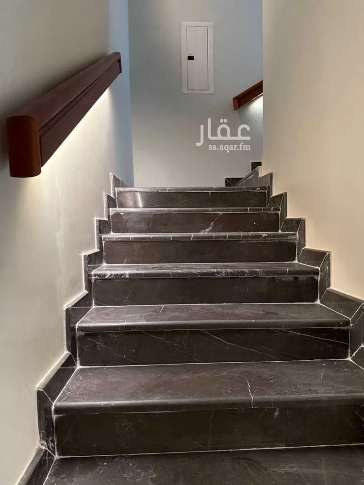 فيلا للبيع في شارع ابن المظفر الحاتمي, حي العروبة, مدينة الدمام, المنطقة الشرقية 8