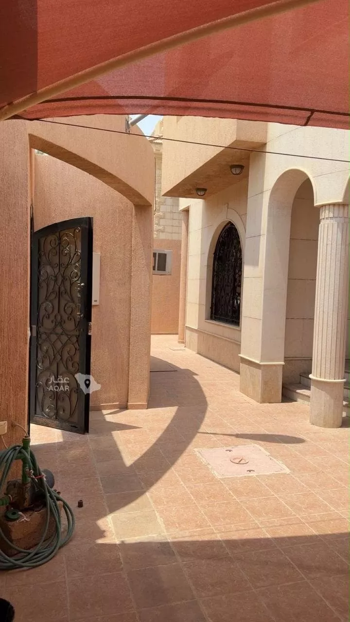 فيلا للبيع في شارع الشبارقة, حي إشبيلية, مدينة الرياض, منطقة الرياض 5