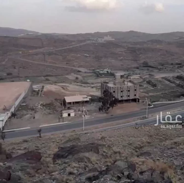 أرض للبيع في شارع طريق الملك  عبدالعزيز الطائف- الباحة, مدينة الحسن, منطقة الباحة