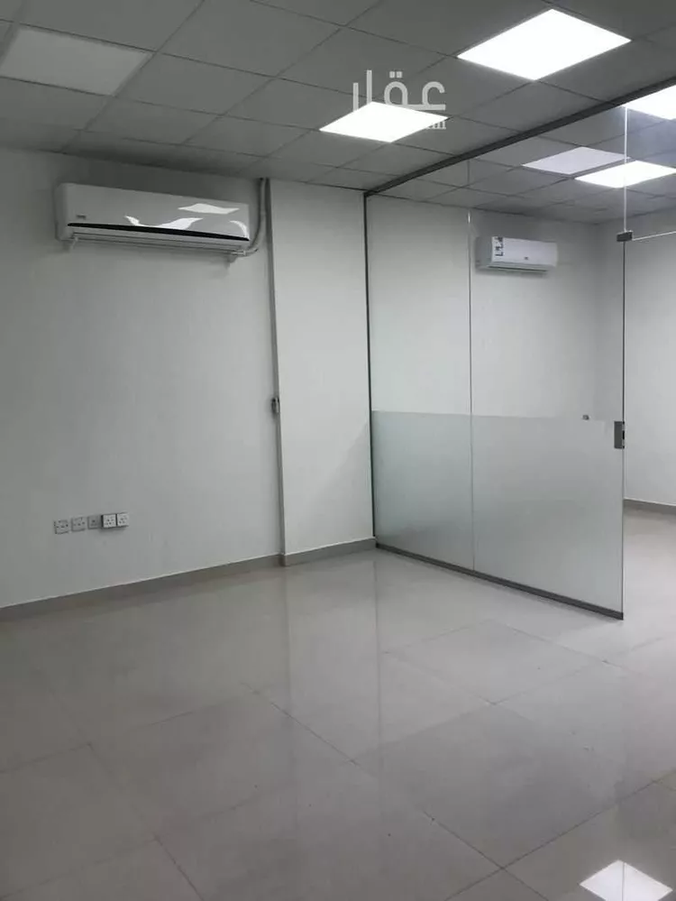 مكتب تجاري للإيجار في شارع الثمامه, حي الربيع, مدينة الرياض, منطقة الرياض صورة 2