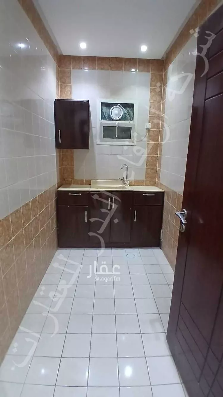 مكتب تجاري للإيجار في شارع الشيخ حسن بن حسين بن علي, حي إشبيلية, مدينة الرياض, منطقة الرياض