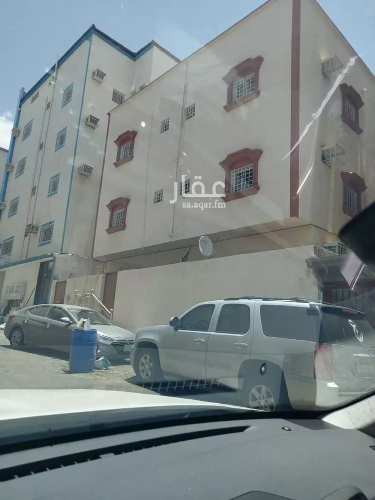 عمارة للبيع في شارع حنيظل ، حي المحالة ، ابها ، منطقة عسير صورة 3