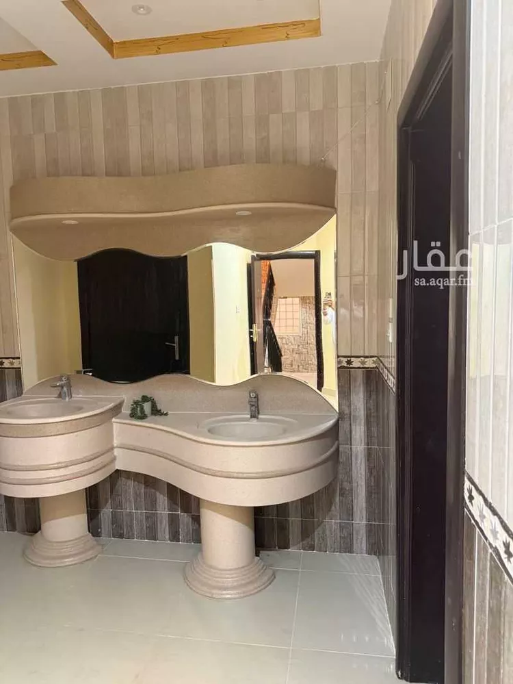 دور للبيع في شارع عقيل ابن عطية, حي السالمية, مدينة بريدة, منطقة القصيم صورة 3