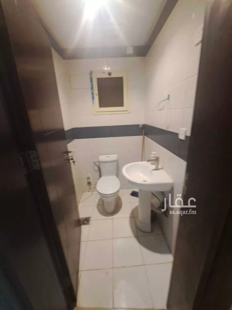 مكتب تجاري للإيجار في شارع طريق الملك عبدالعزيز, حي الصفاء, مدينة جازان, منطقة جازان صورة 4