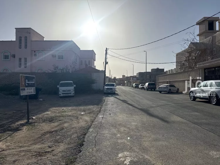 أرض للبيع في شارع ثابت بن صهيب بن كرز, حي المطار, مدينة العقيق, منطقة الباحة صورة 2