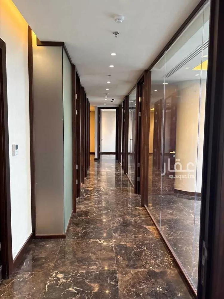 مكتب تجاري للإيجار في طريق الكورنيش الفرعي ، حي الشاطئ ، جدة ، جدة صورة 2