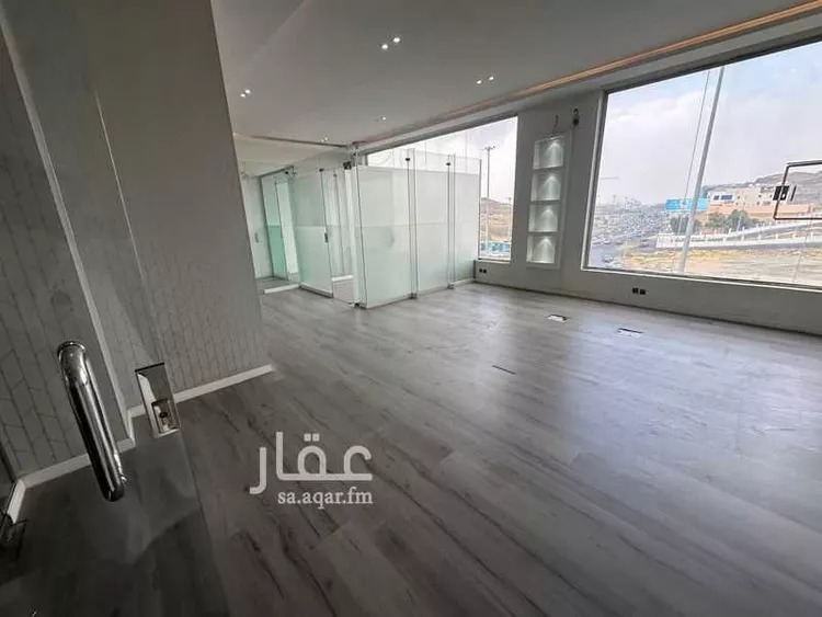 مكتب تجاري للإيجار في طريق الملك فهد ، حي المروج ، ابها ، منطقة عسير صورة 2