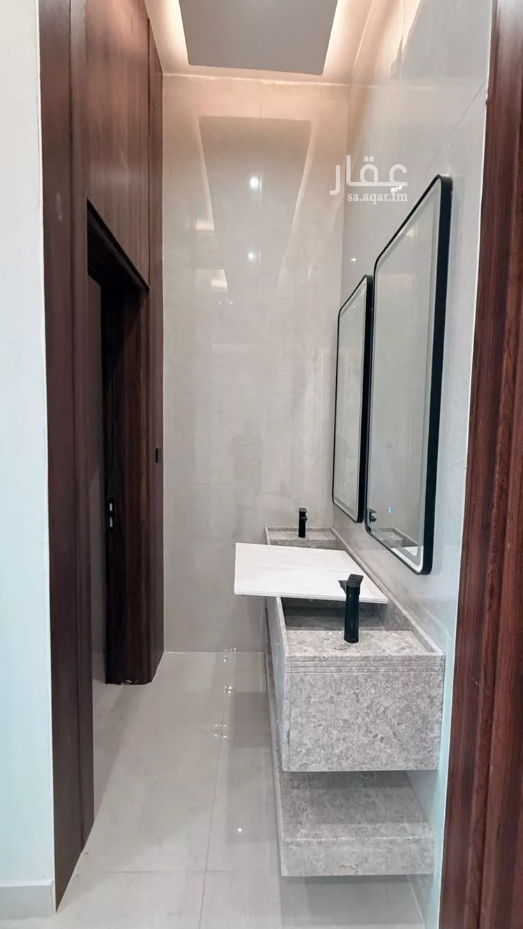 فيلا للبيع في شارع عبدالرحمن بن مفيريج, حي العريجاء الأوسط, مدينة الرياض, منطقة الرياض صورة 2