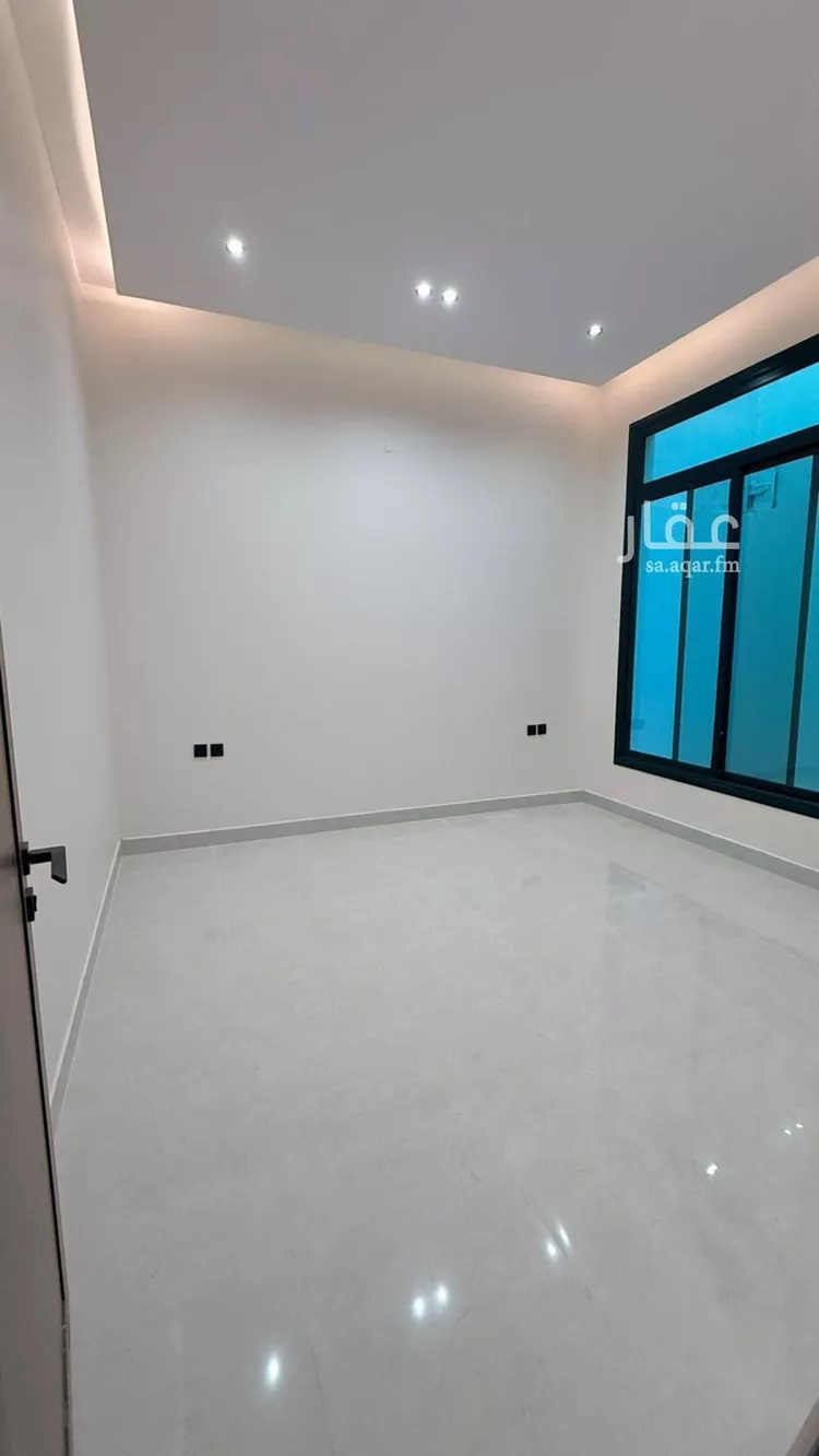 فيلا للبيع في شارع عبدالرحمن بن مفيريج, حي العريجاء الأوسط, مدينة الرياض, منطقة الرياض 9