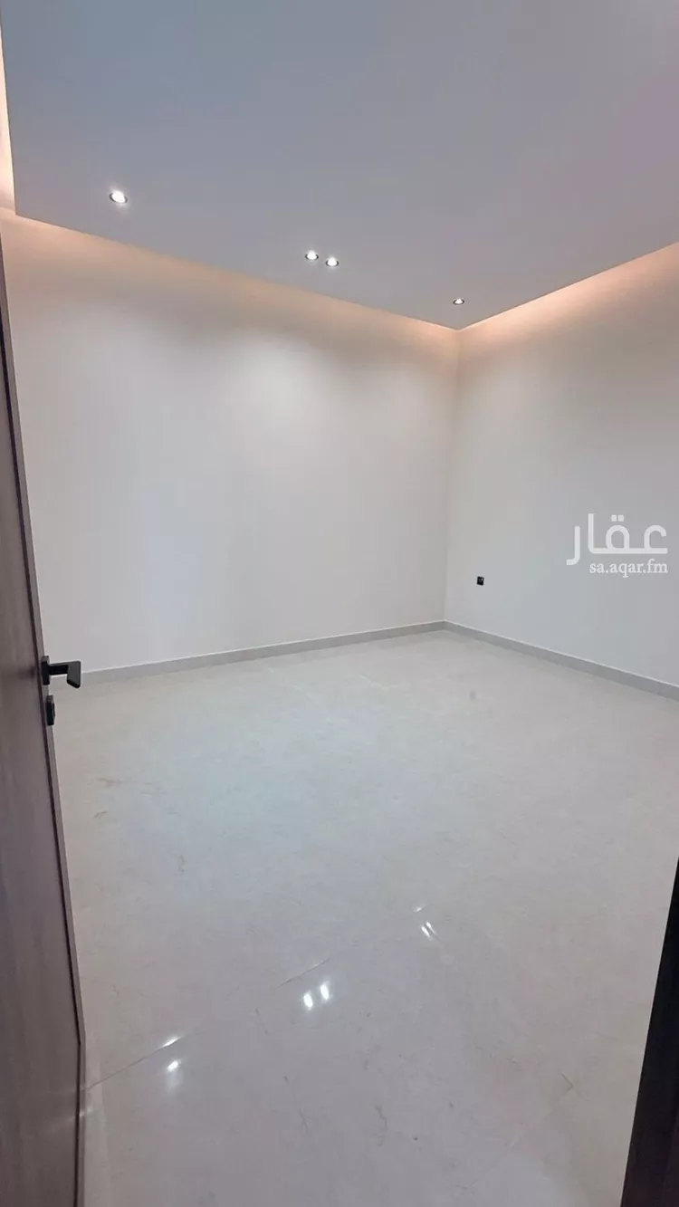 فيلا للبيع في شارع عبدالرحمن بن مفيريج, حي العريجاء الأوسط, مدينة الرياض, منطقة الرياض صورة 2