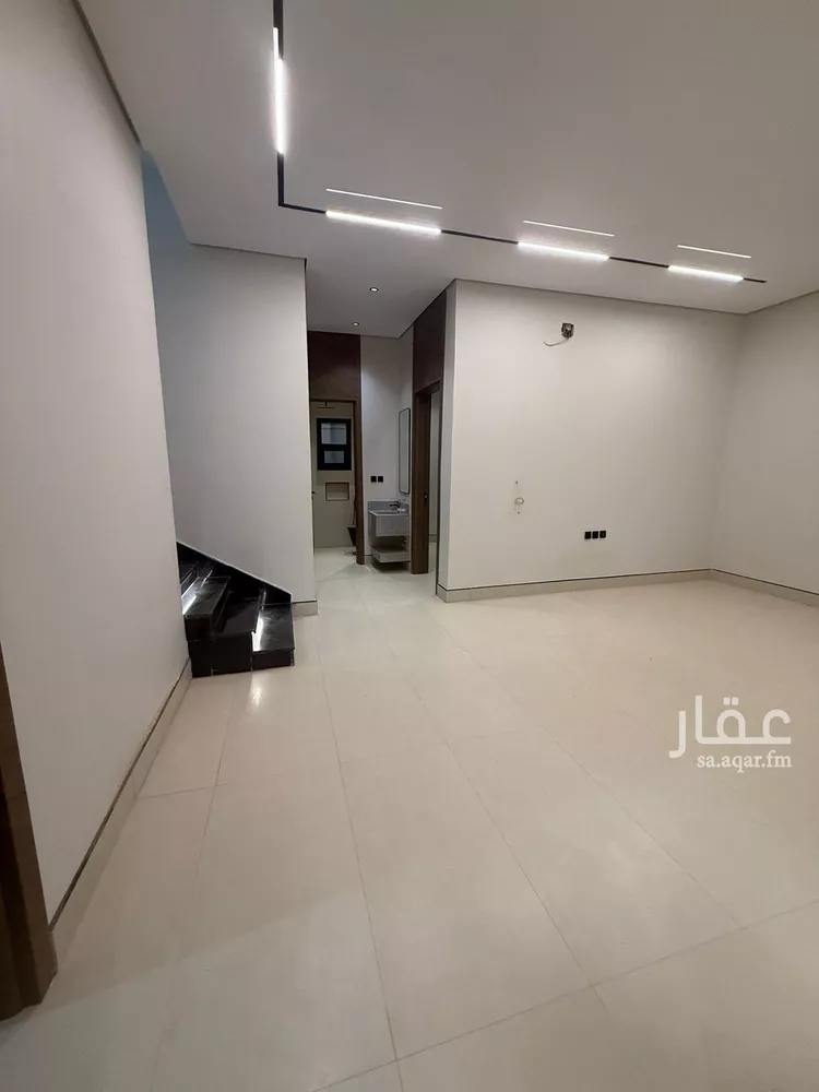 فيلا للبيع في شارع عبدالعزيز بن عبدالملك, حي طويق, مدينة الرياض, منطقة الرياض 7