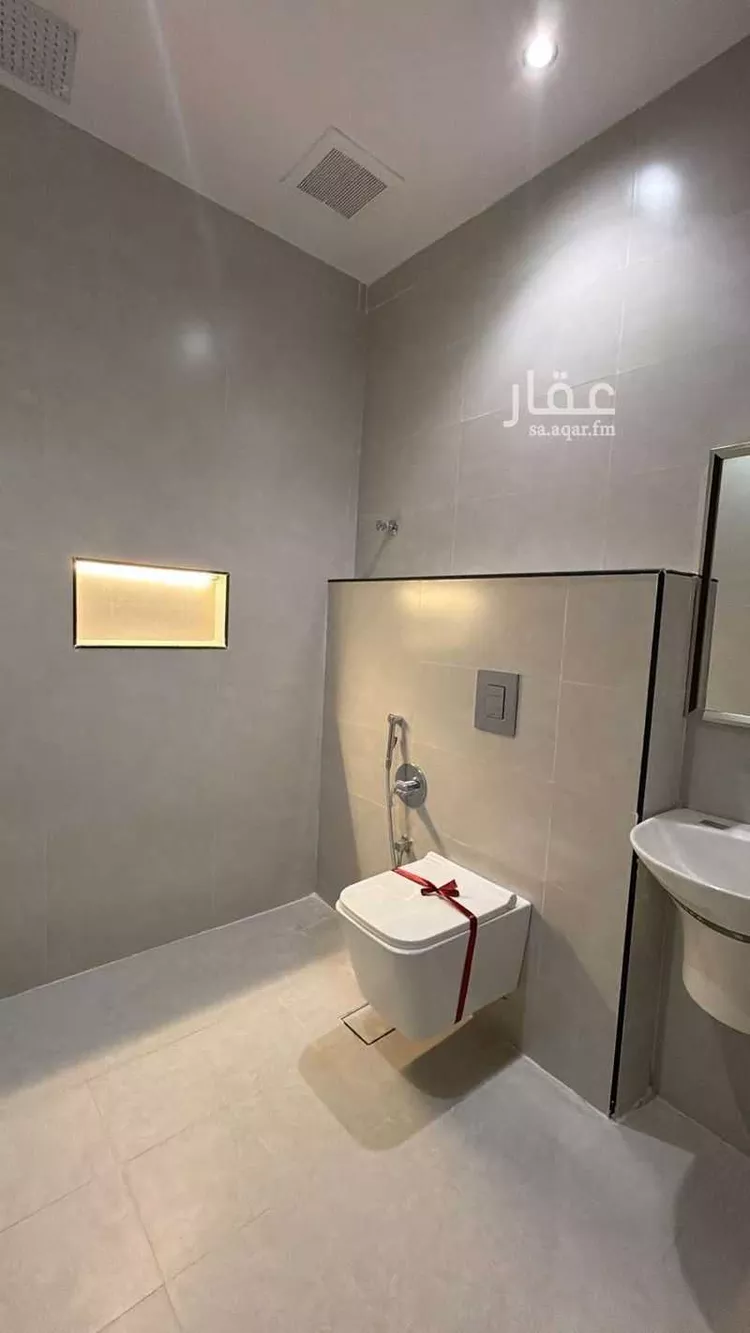 دور للبيع في شارع ابن المنذر, حي عكاظ, مدينة الرياض, منطقة الرياض صورة 2