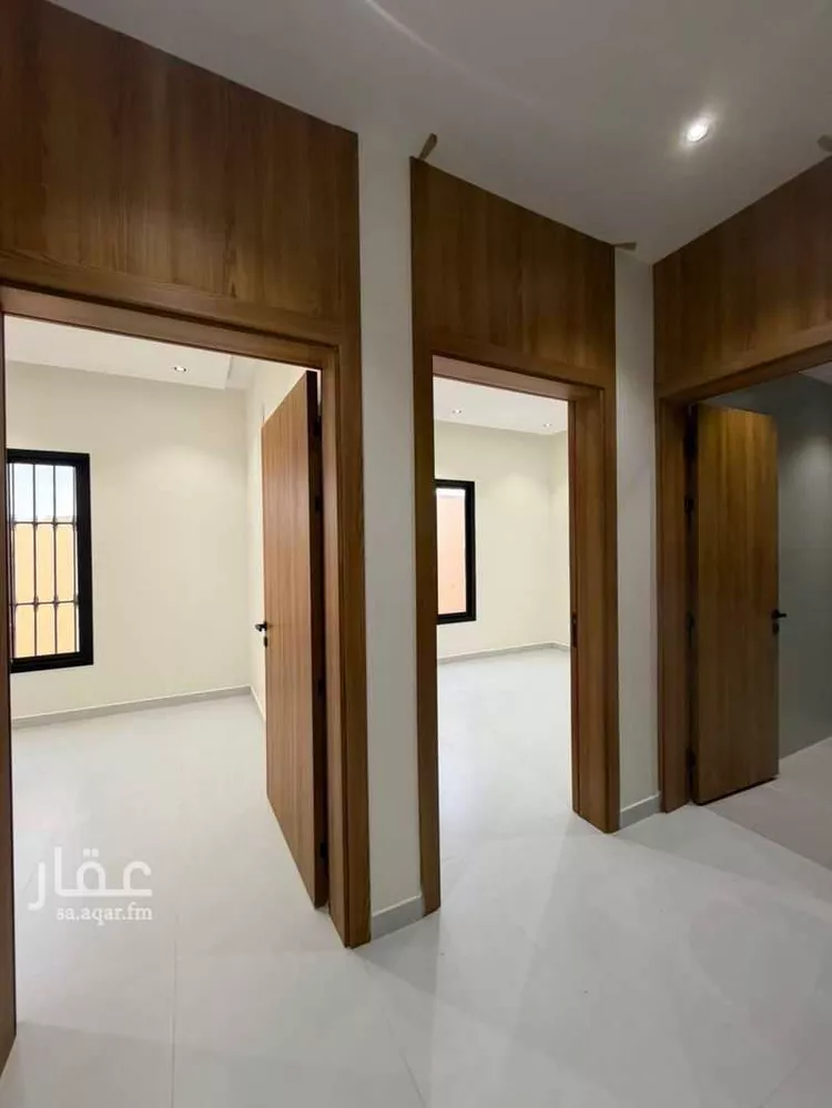 فيلا للبيع في شارع قطب الدين القسطلاني, حي عكاظ, مدينة الرياض, منطقة الرياض