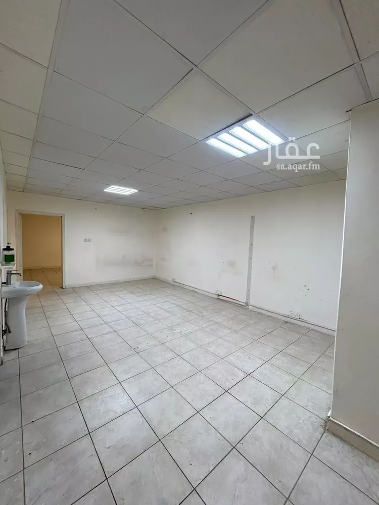 مكتب تجاري للإيجار في شارع الشيخ سلمان بن حمد آل خليفة, حي الملز, مدينة الرياض, منطقة الرياض صورة 4