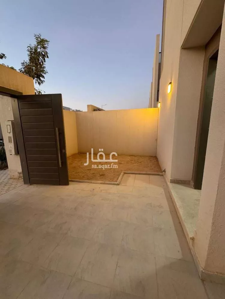 فيلا للبيع في شارع حارثة بن وهب الخزاعي, حي مطار الملك خالد الدولي, مدينة الرياض, منطقة الرياض صورة 3