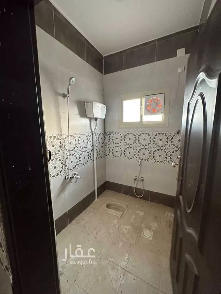 فيلا للبيع في شارع عمر ابن معاوية ، حي الحيلة الشرقي ، محايل عسير ، محايل