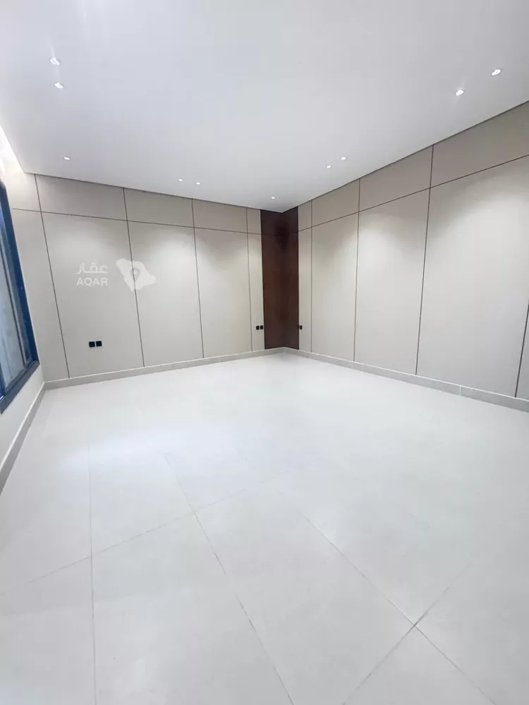 Floor for Sale in Riyadh Ar Rimal 14