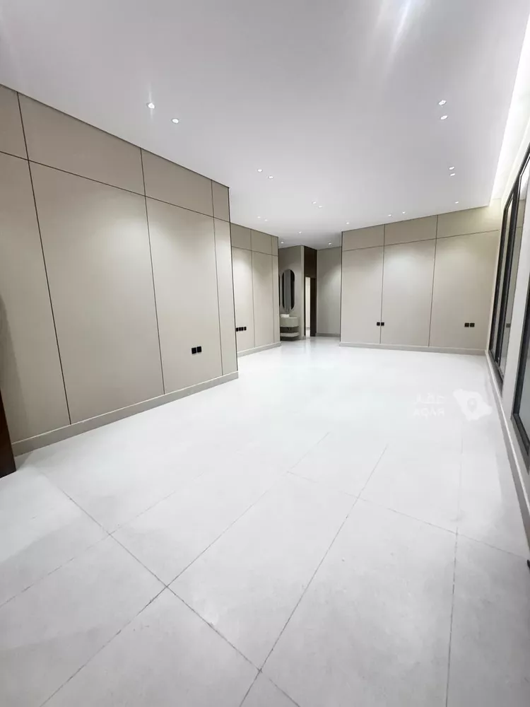 Floor for Sale in Riyadh Ar Rimal 13