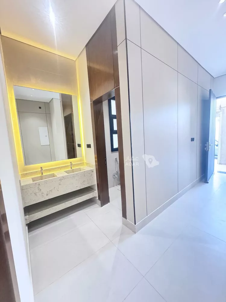 Floor for Sale in Riyadh Ar Rimal 15
