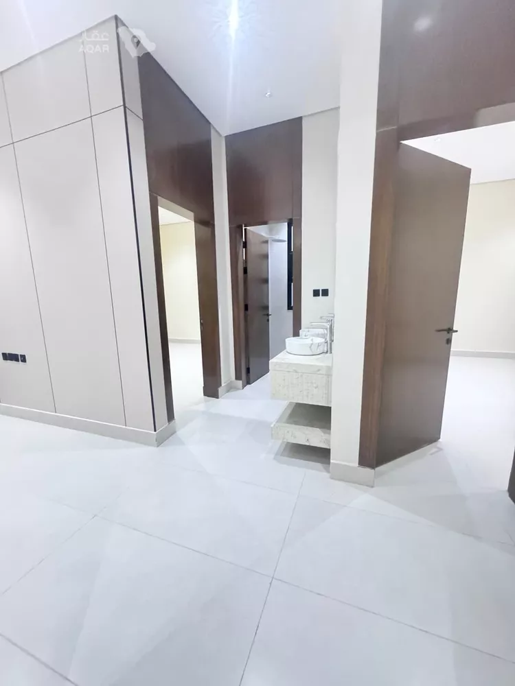 Floor for Sale in Riyadh Ar Rimal 16