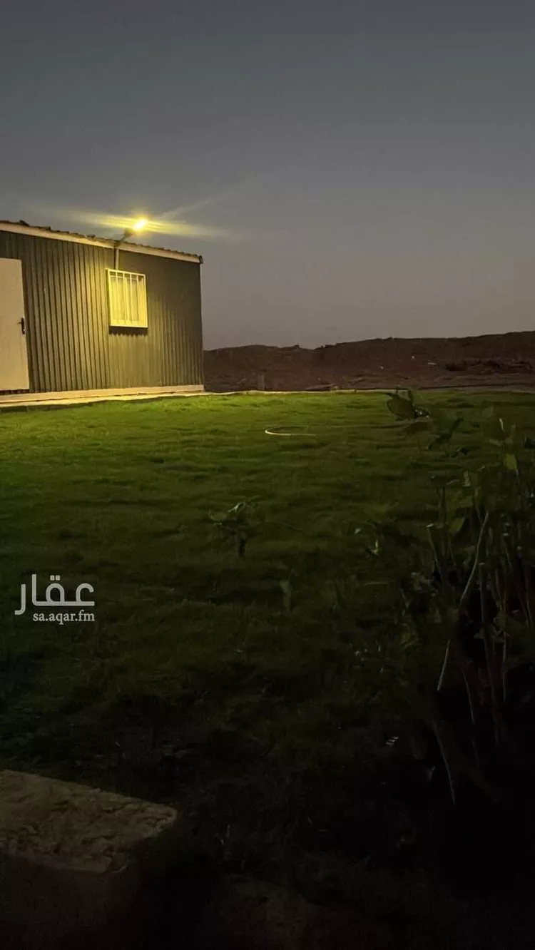 مخيم للحجز في شارع الخطة ، القاعد ، منطقة حائل
