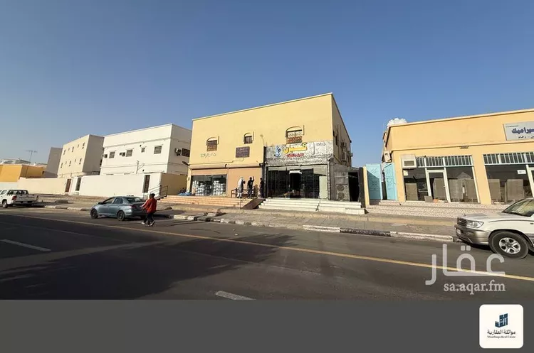 عمارة للبيع في شارع ابو بكر الصديق, حي المطار, مدينة بقيق, المنطقة الشرقية صورة 2