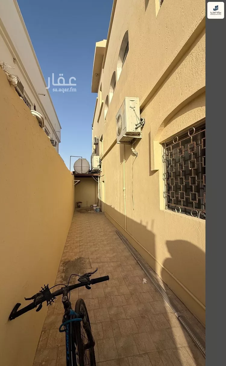 عمارة للبيع في شارع ابو بكر الصديق, حي المطار, مدينة بقيق, المنطقة الشرقية صورة 3