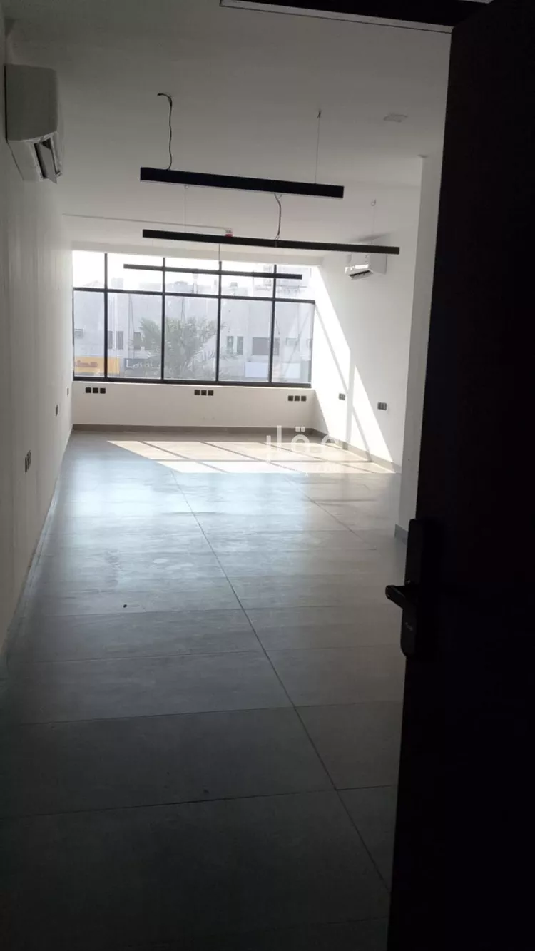 مكتب تجاري للإيجار في شارع الحسن بن علي, حي الروضة, مدينة الرياض, منطقة الرياض صورة 5