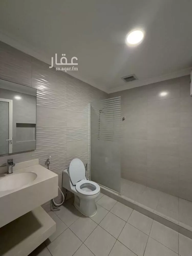 شقة للإيجار في شارع بيرين, حي الحمراء, مدينة الخبر, المنطقة الشرقية 4