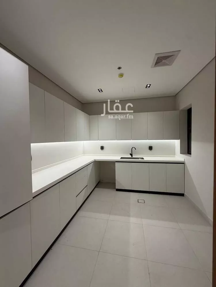 شقة للإيجار في شارع سكاكا, حي الحمراء, مدينة الخبر, المنطقة الشرقية 9