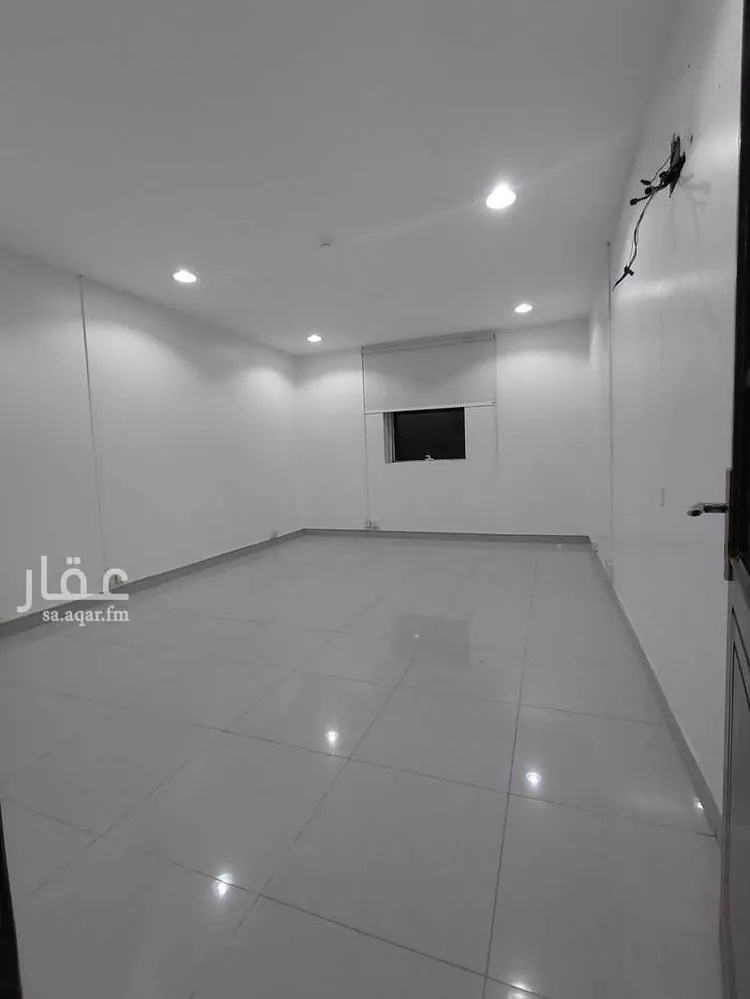 مكتب تجاري للإيجار في شارع عبدالله ابن سعود ابن عبدالعزيز الفرعي, حي الحمراء, مدينة الرياض, منطقة الرياض صورة 2