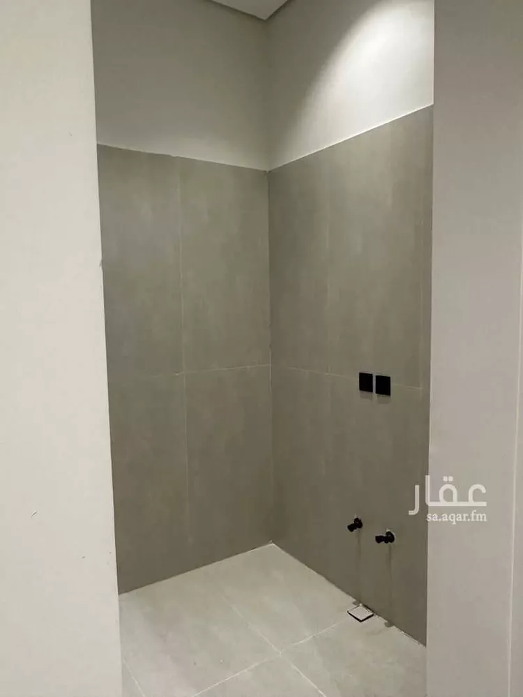 Floor for Sale in Riyadh Al Janadriyah 6