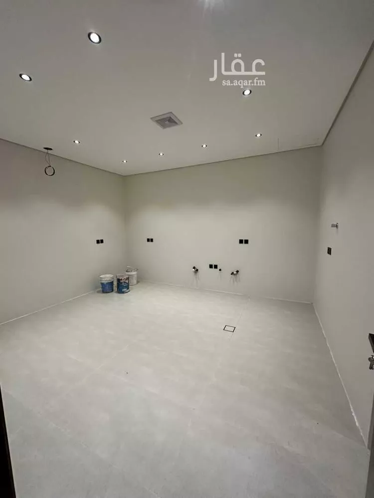 Floor for Sale in Riyadh Al Janadriyah 7