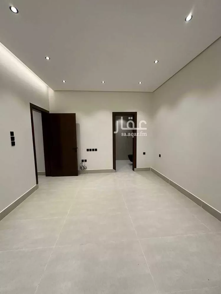 Floor for Sale in Riyadh Al Janadriyah 11