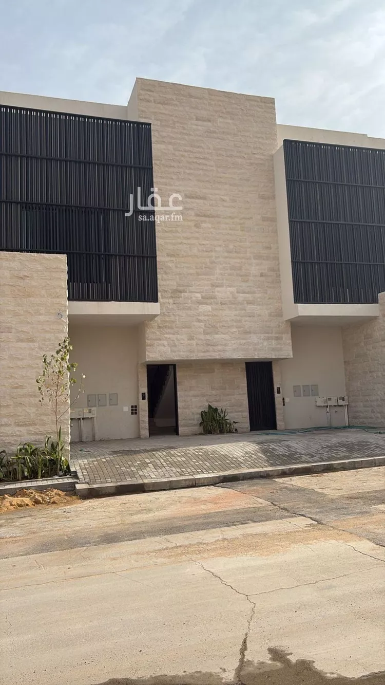 دور للبيع في شارع عائشة بنت ابي بكر, حي شبرا, مدينة الرياض, منطقة الرياض صورة 2