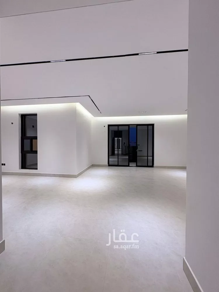فيلا للبيع في شارع أحمد الكازروني, حي المهدية, مدينة الرياض, منطقة الرياض 8